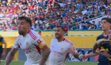 Gunpowder smells! Otamendi is kicked down to create a spot, Herrera protests to dye red, Di Maria shoots