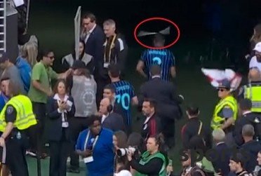 World Sports: Riverbed fans throw miscellaneous at Dumfries, FIFA expects to punish the club